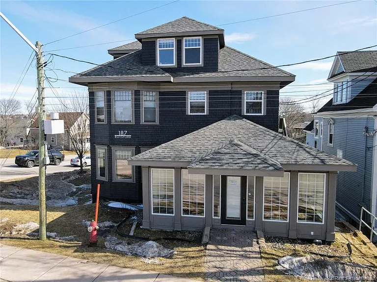 187 Botsford St — Photo 48