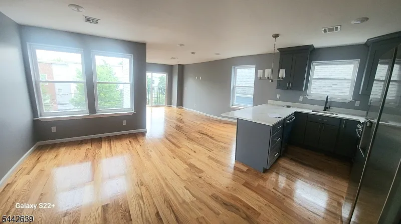 3 bed, 2.0 bath, $2,900 — Photo 2