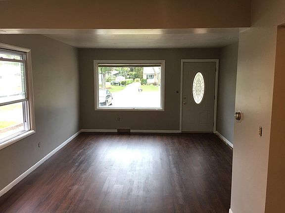 3rd image of 632 Fendale Ct SE