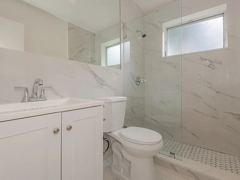 425 SW 18th Ave #425 — Photo 17