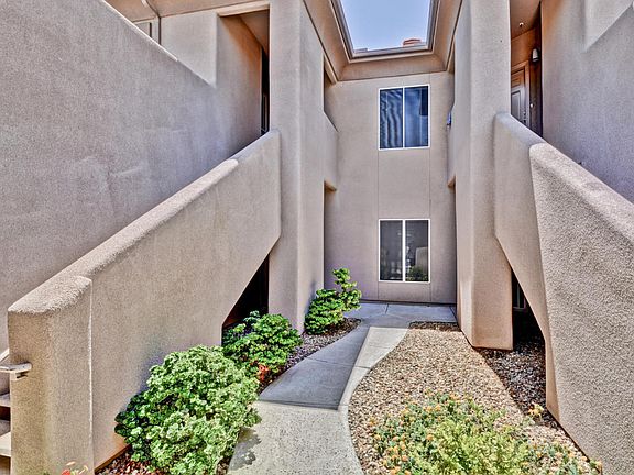 4th image of 7401 W Arrowhead Clubhouse Dr Unit 1007