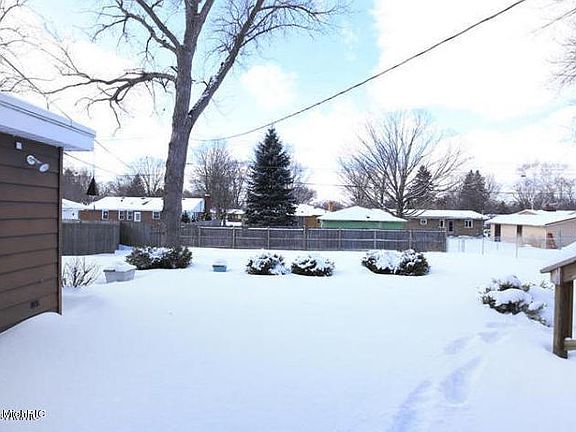 4th image of 1451 Ball Ave NE
