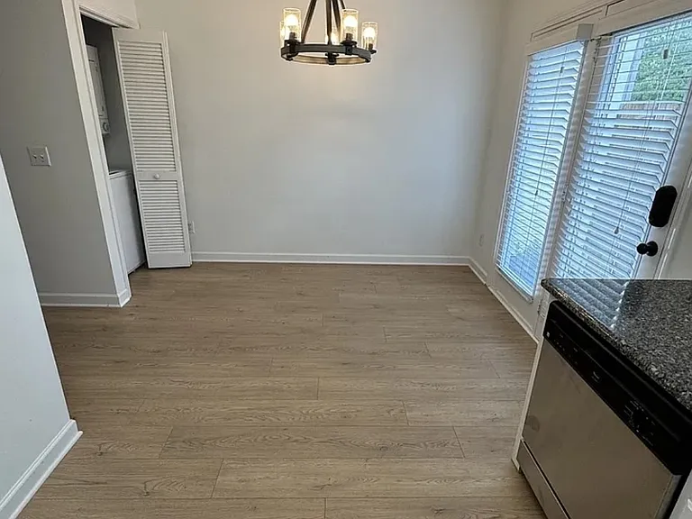809 Benton Ave — Photo 4