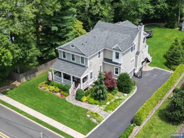 110 Godwin Ave, Wyckoff, NJ 07481