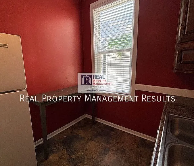 309 Chandler Ave #4 — Photo 4