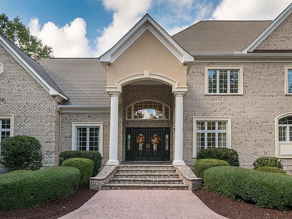 4th image of 738 Lexington Dr