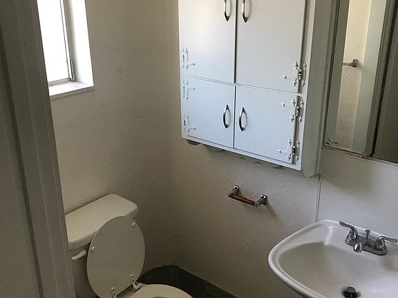 5th image of 107 W 16th St Unit 3