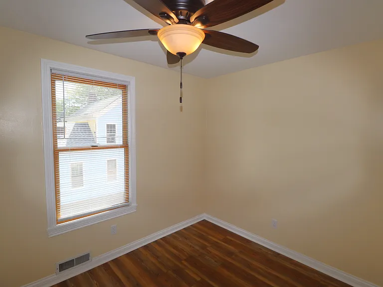 Beautifully Restored Townhouse — Photo 40
