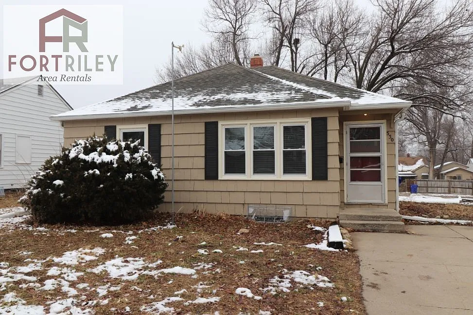 530 W Elm St — Photo 1