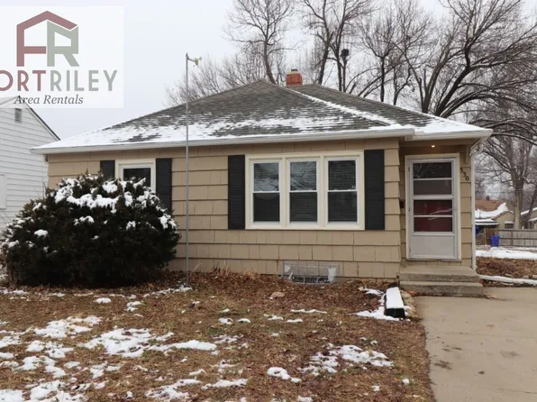 530 W Elm St, Junction City, KS 66441