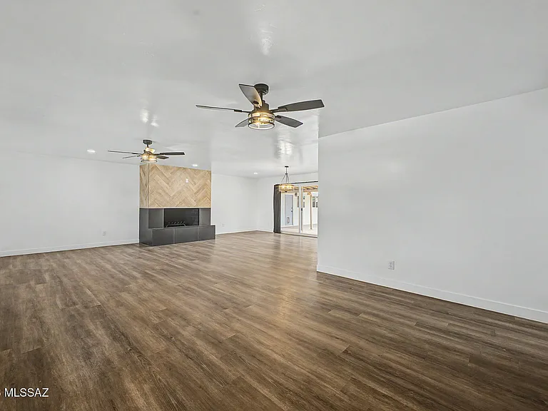 2625 W Oregon St — Photo 3