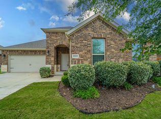 2808 Grizzly Rd, Aubrey, TX 76227