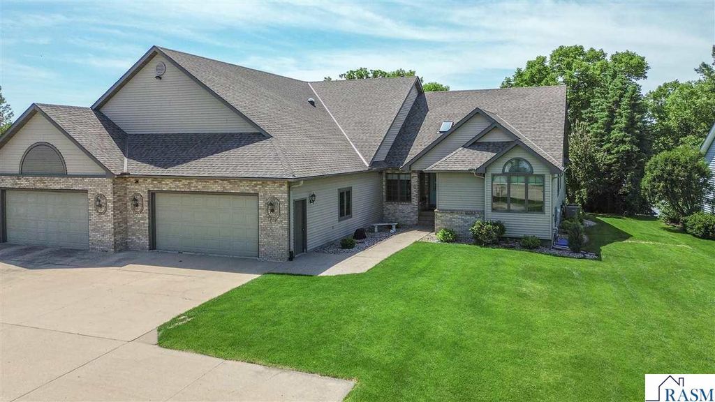 109 Teton Ct, Mankato, MN