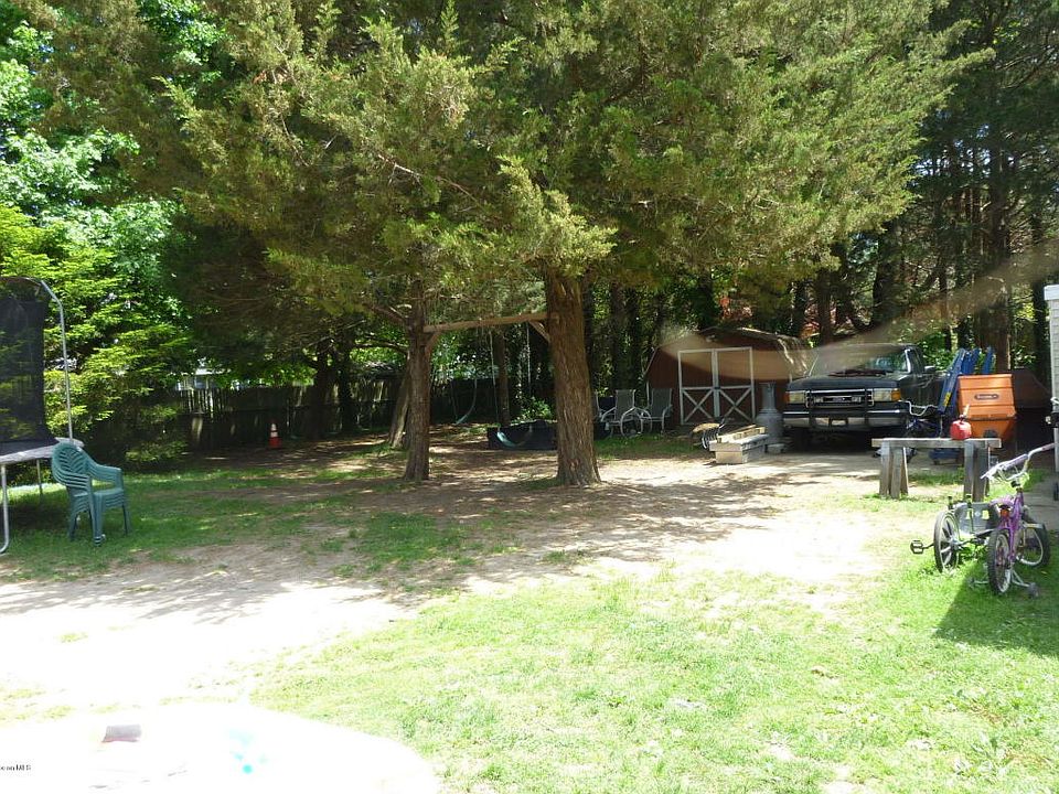 2nd image of 216 Otis Ave