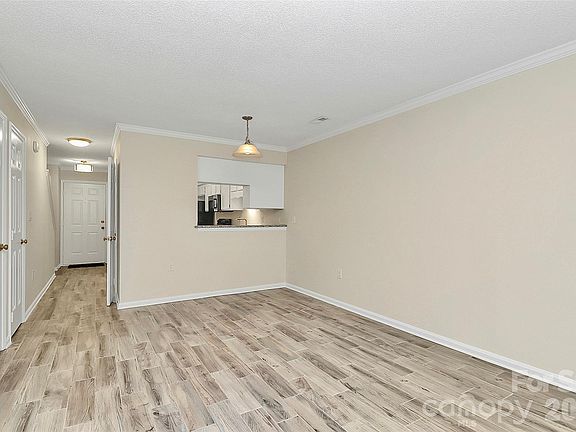 5th image of 703 Heritage Pkwy
