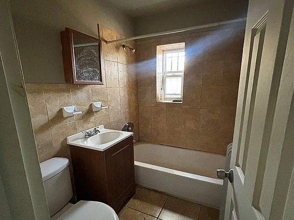 4th image of 70 Crawford St #4A