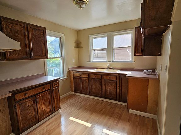3rd image of 2405 Linwood Ave