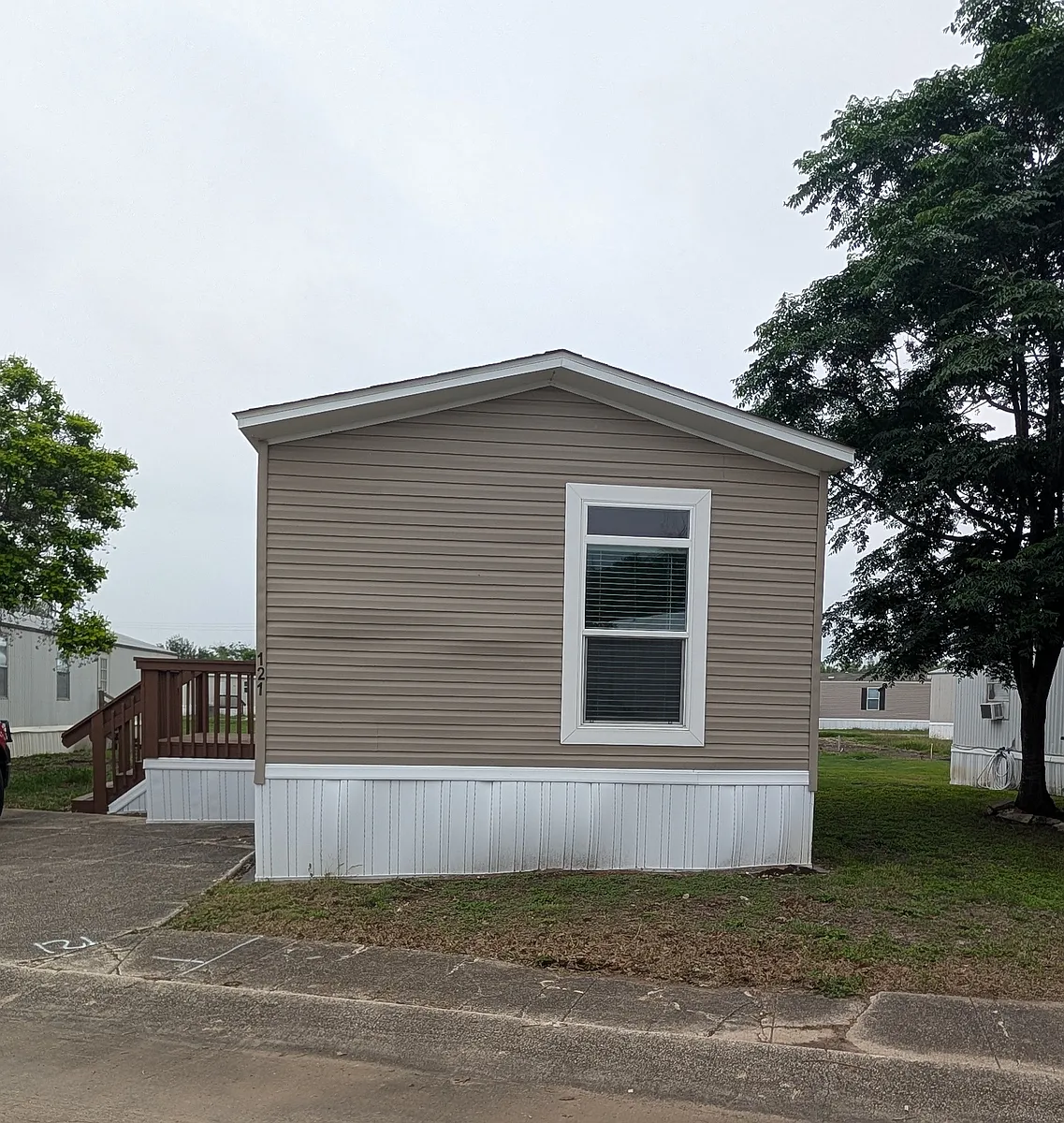 Building Photo - 121 Black Walnut