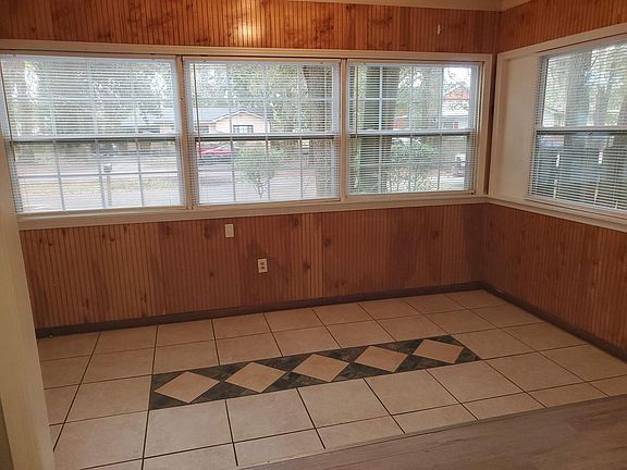 3rd image of 2408 Coleman Ct
