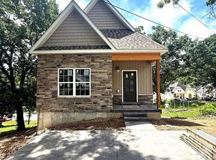 621 McKissock St, De Soto, MO 63020