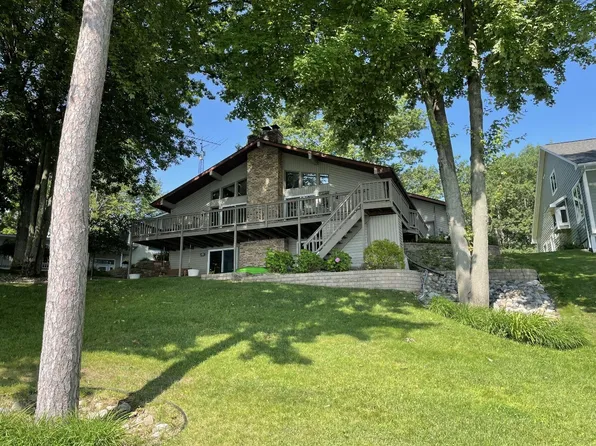 4946 Prince Ct, Gladwin, MI 48624