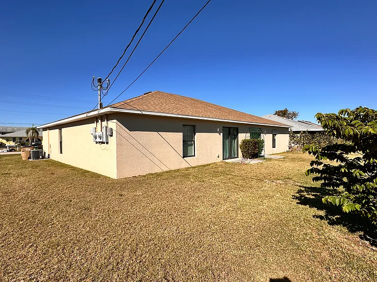 1246 SE 8th St — Photo 3