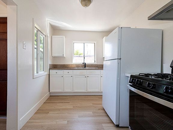 5th image of 1020 Sentinel Ave
