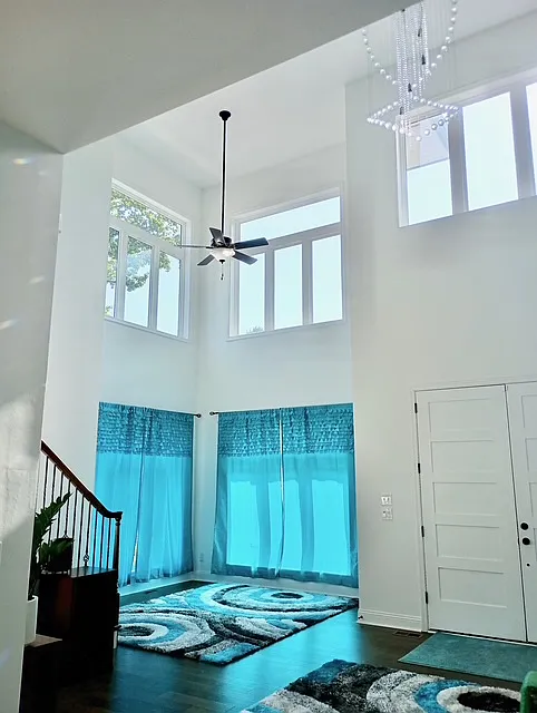 5 bed, 5.5 bath, 6435 sqft, $9,500 — Photo 2