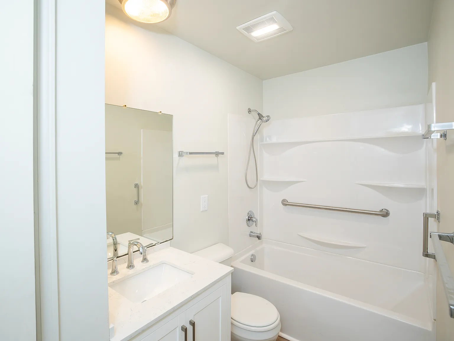 1 bed, 900 sqft, $1,295 — Photo 3