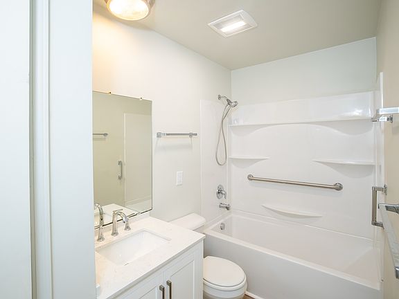 3rd image of 3307 Columbus Ave APT 202