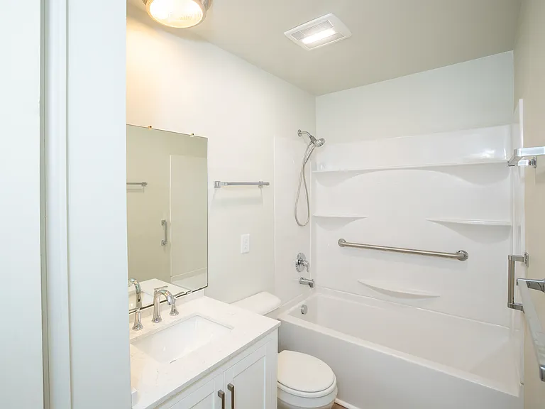 3307 Columbus Ave #202 — Photo 3