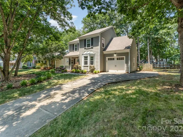 3106 Windstream Ct, Charlotte, NC 28210