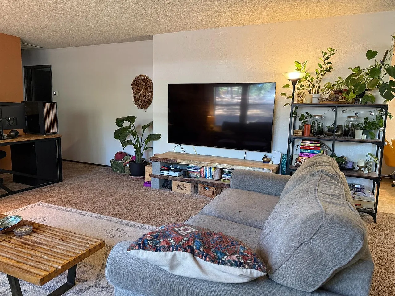 3 bed, 1344 sqft, $2,100 — Photo 2