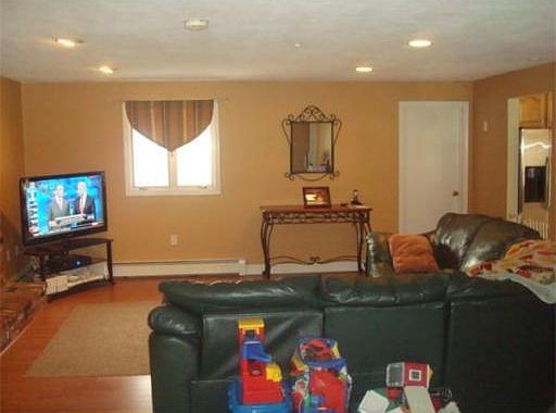 4th image of 50 Glen Dr