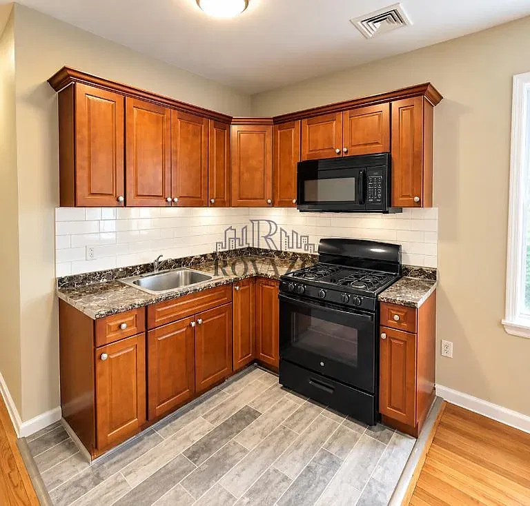 2 bed, 700 sqft, $1,750 — Photo 1