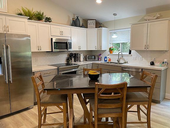 3rd image of 223 Woodwind Dr