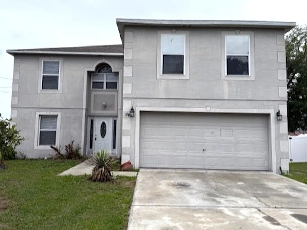Building Photo - 744 Paris Dr
