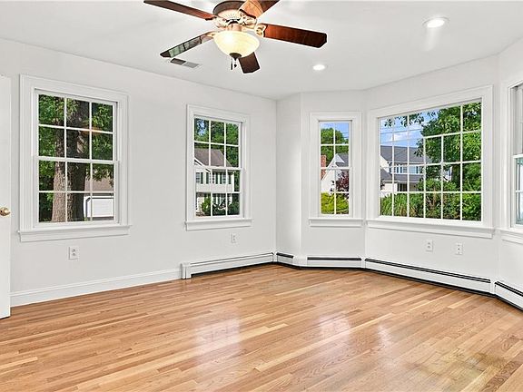 5th image of 6 Cathedral Ct