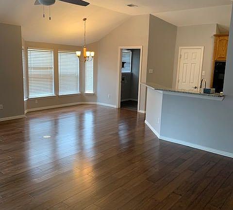 5th image of 3220 Riverwood Dr