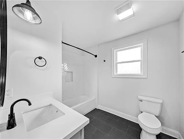 1227 Cook St — Photo 7