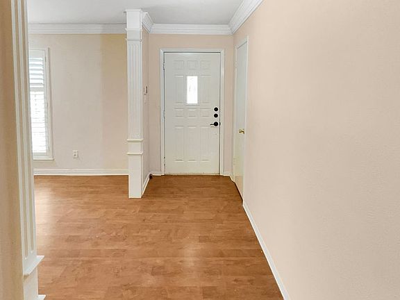 3rd image of 2703 Peachtree Ln