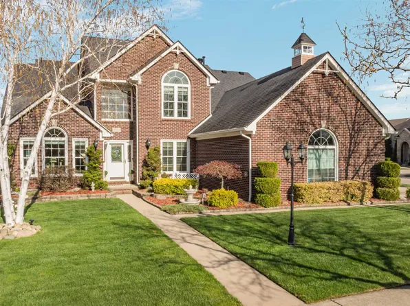 48034 Amanda Dr, Macomb, MI 48044