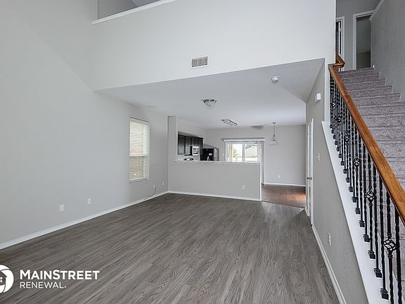 5th image of 925 Bloomfield Dr