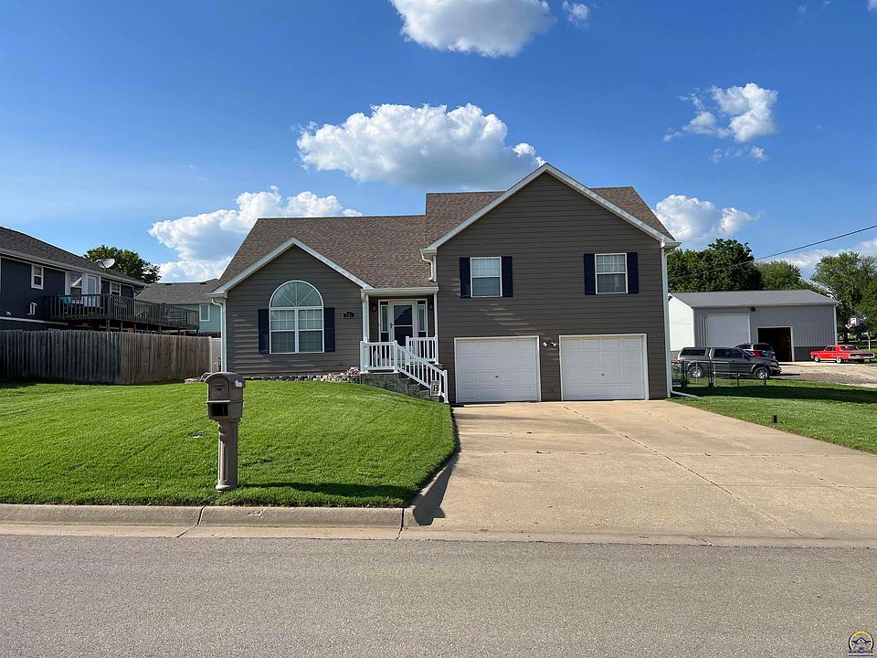 1st image of 726 NE Monhollon Dr