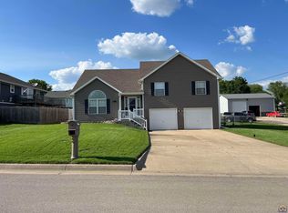 726 NE Monhollon Dr, Topeka, KS 66617