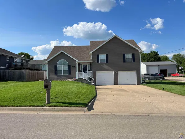 726 NE Monhollon Dr, Topeka, KS 66617