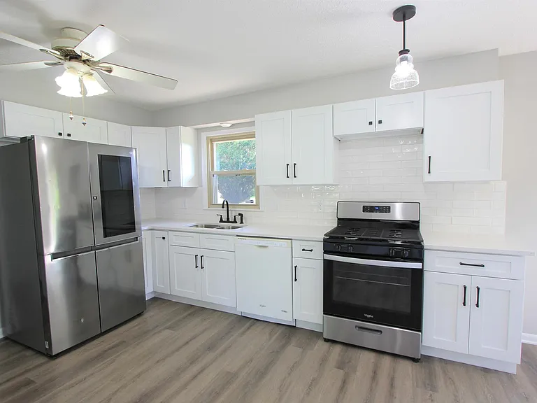 513 Thorne Dr — Photo 12