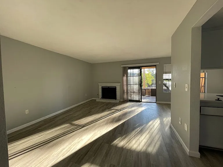 1137 Arbor Ln — Photo 3