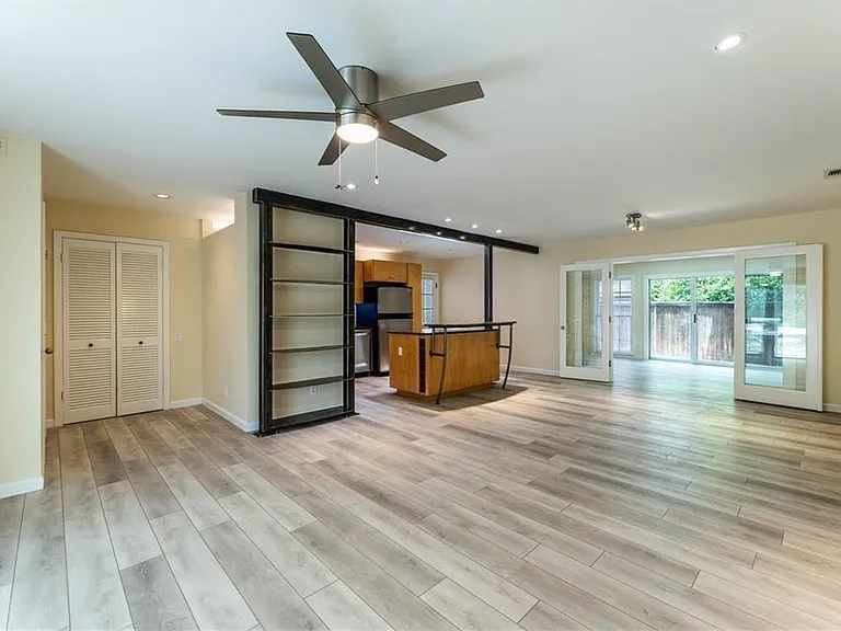 1704 Emilie Ln — Photo 2