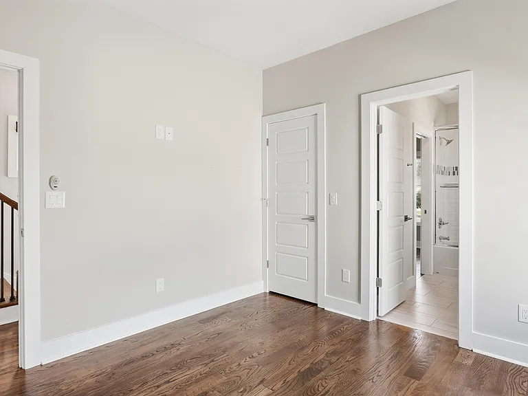 1263 N Avondale Cir — Photo 32